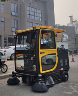 电动扫地车T9操作简单吗？